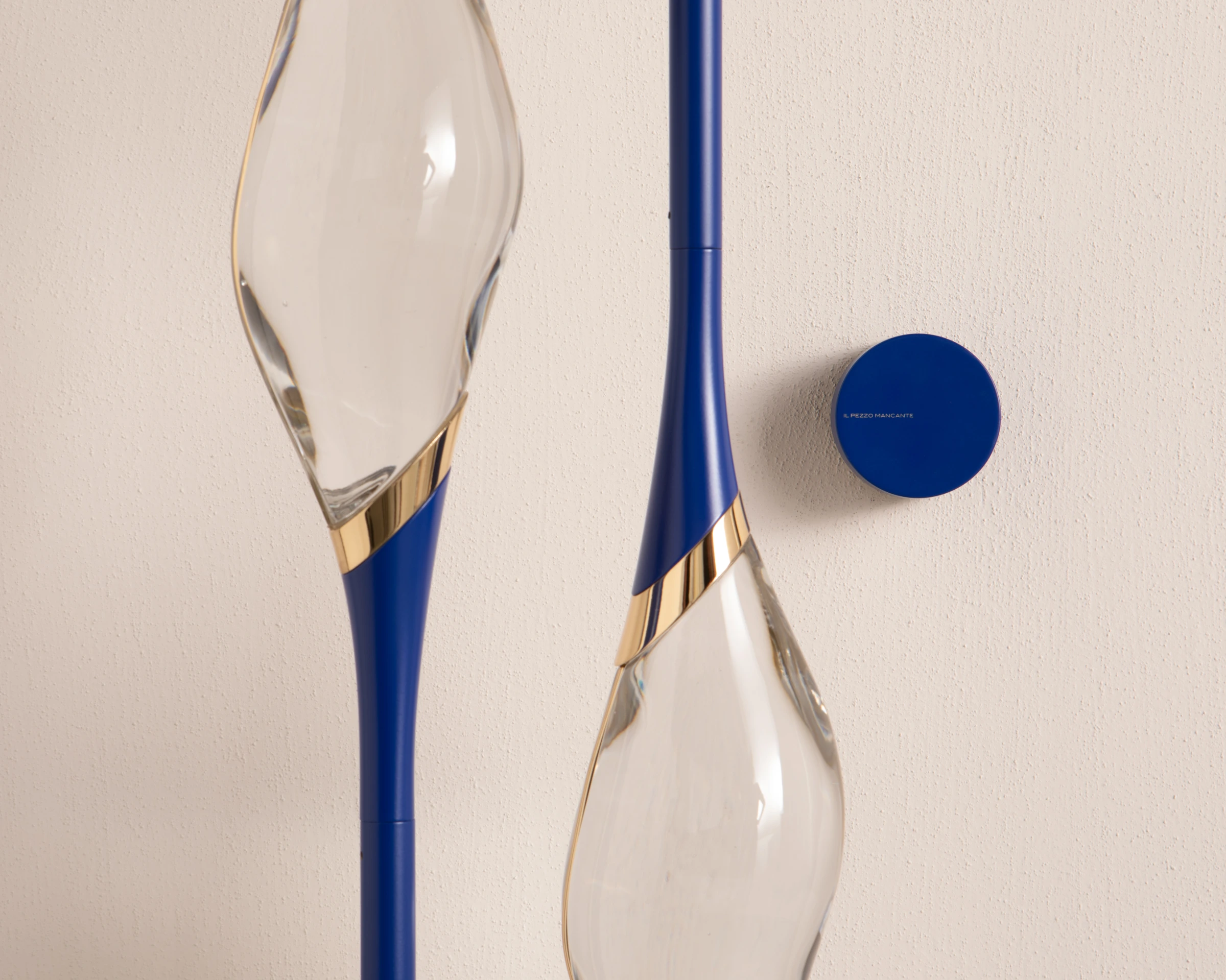Il Pezzo 12 Floor Lamp in blue majorelle and gold finish, light off, solid crystal detail