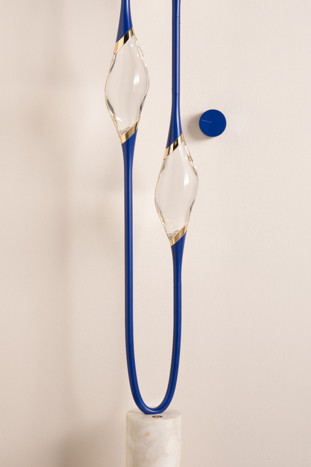 Il Pezzo 12 Floor Lamp detail with lights off, showing marble base, brass structure and solid crystals, Blue Majorelle and gold finish