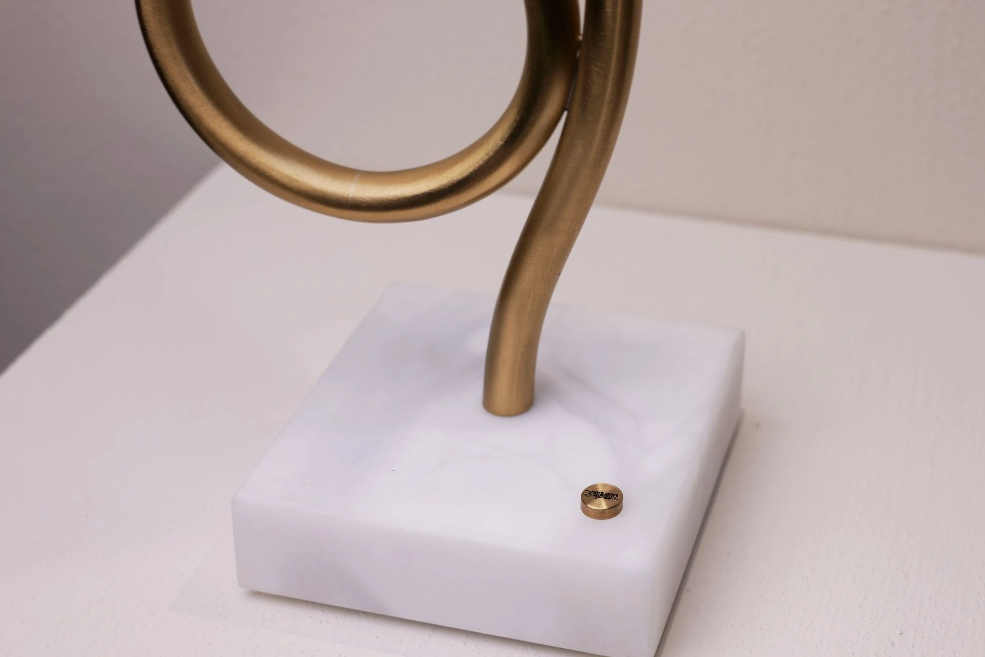 One-light edition — detail of the alabaster base