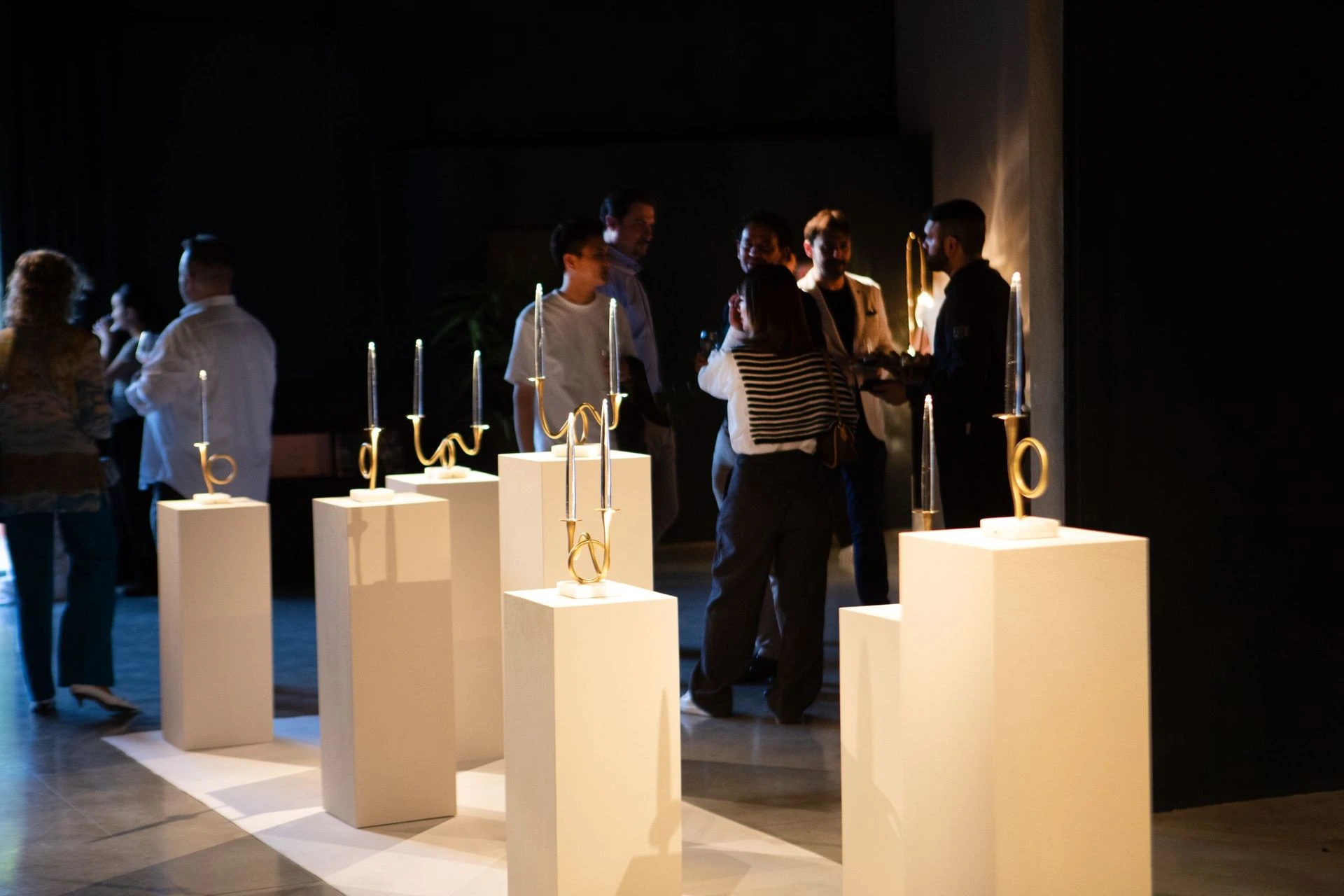 The installation of Il Pezzo 3 Bugia on plinths