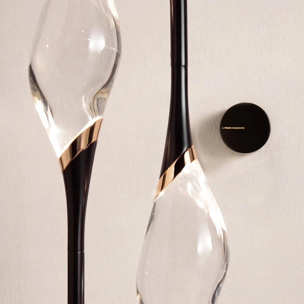 Black / Gold finish