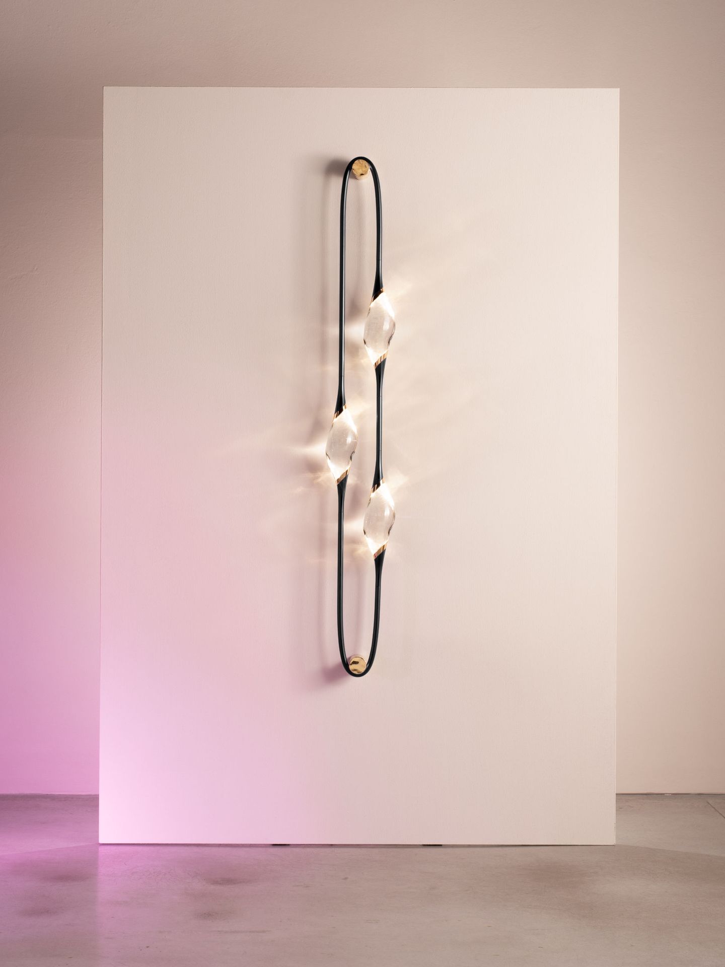 Il Pezzo 12 Wall Sconce with three crystals, front view