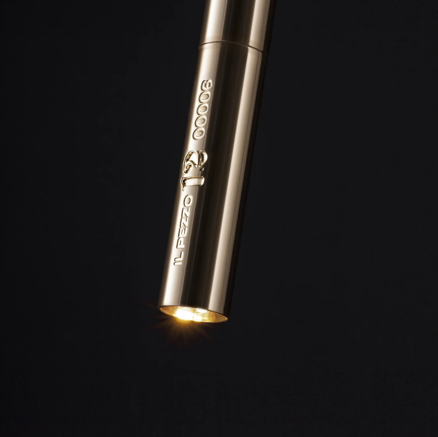 The lower stem engraved with the unique Il Pezzo 12 number