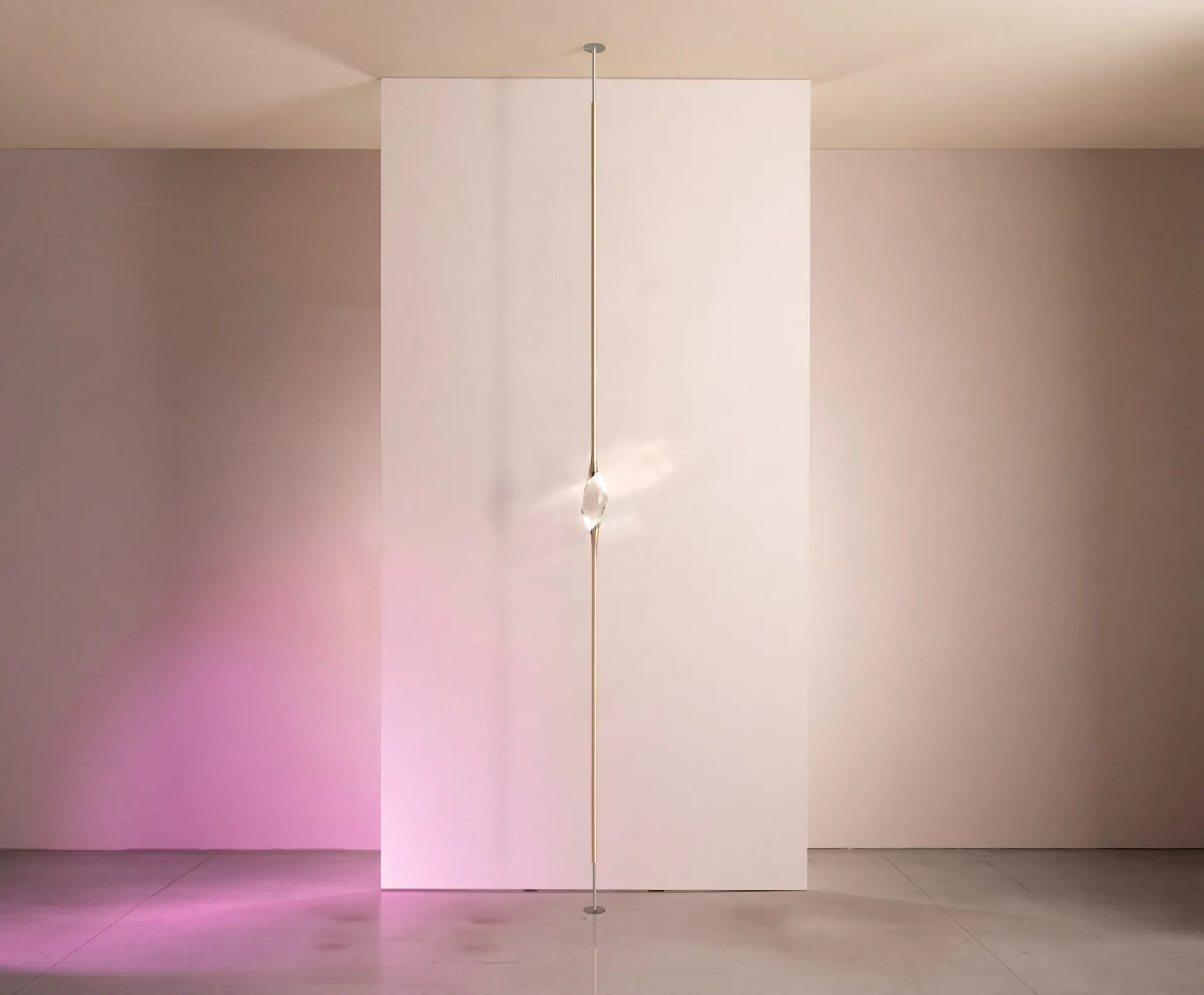 Il Pezzo 12 Floor to Ceiling single module, 1 crystal, satin brass finish